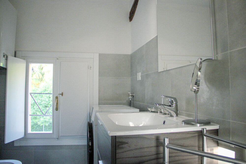 Bagno con lavatrice