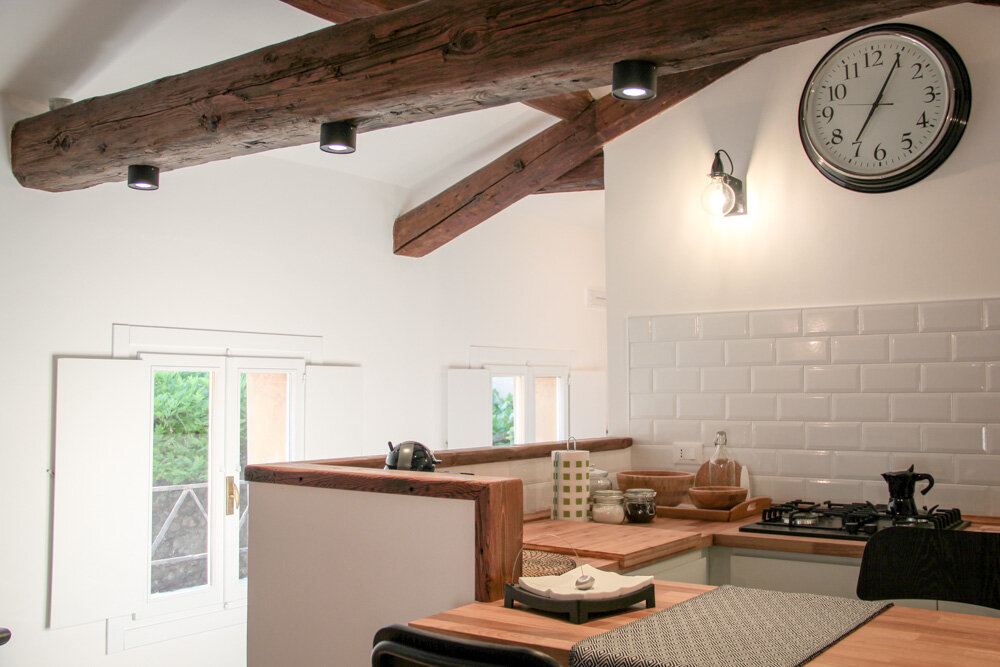 Cucina attrezzata con piano cottura