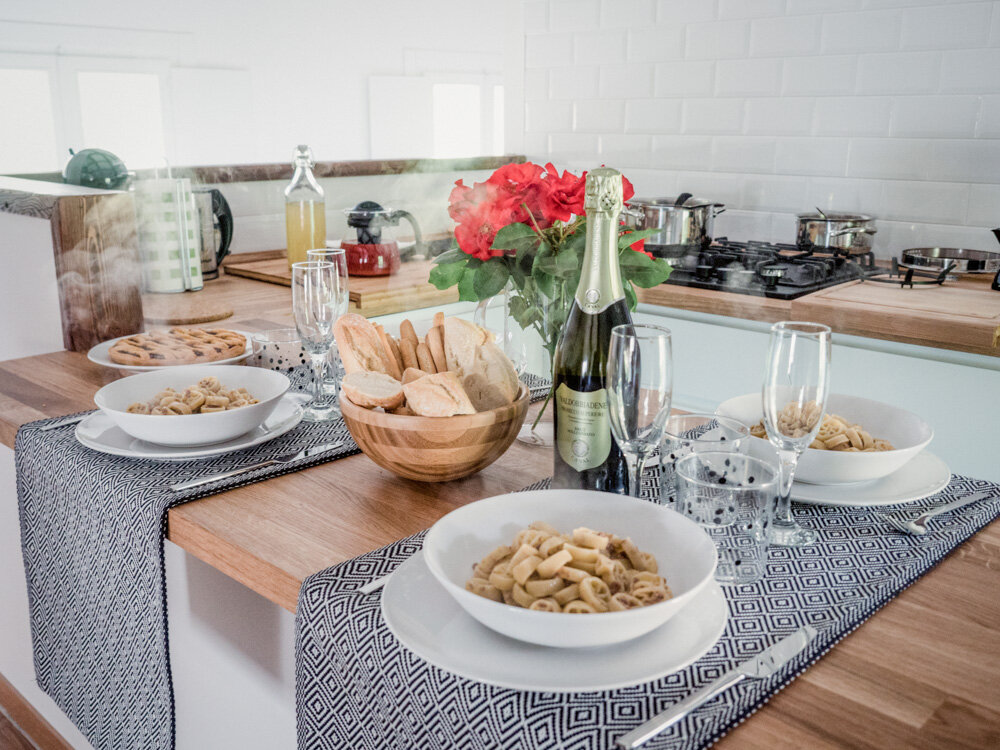 Tavola apparecchiata per il pranzo
